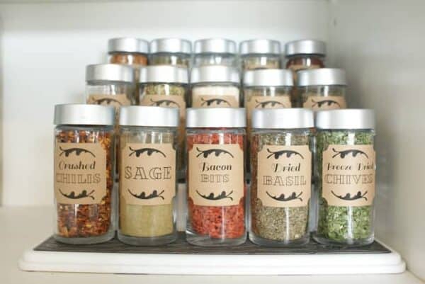 DIY spice jar organization. : r/OrganizationPorn