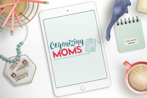 organizing moms on tablet