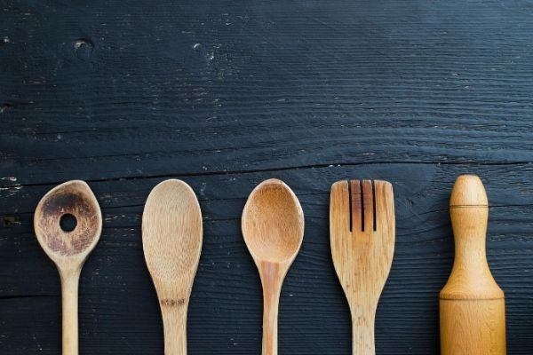 Organizing Measuring Cups and Spoons - Infarrantly Creative