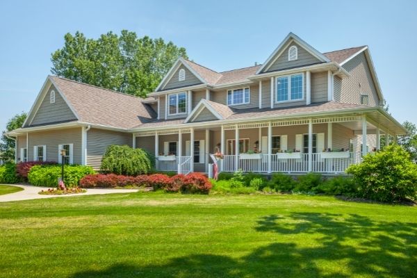 beautiful brown home with green lawn to symbolize putting home maintenance on autopilot